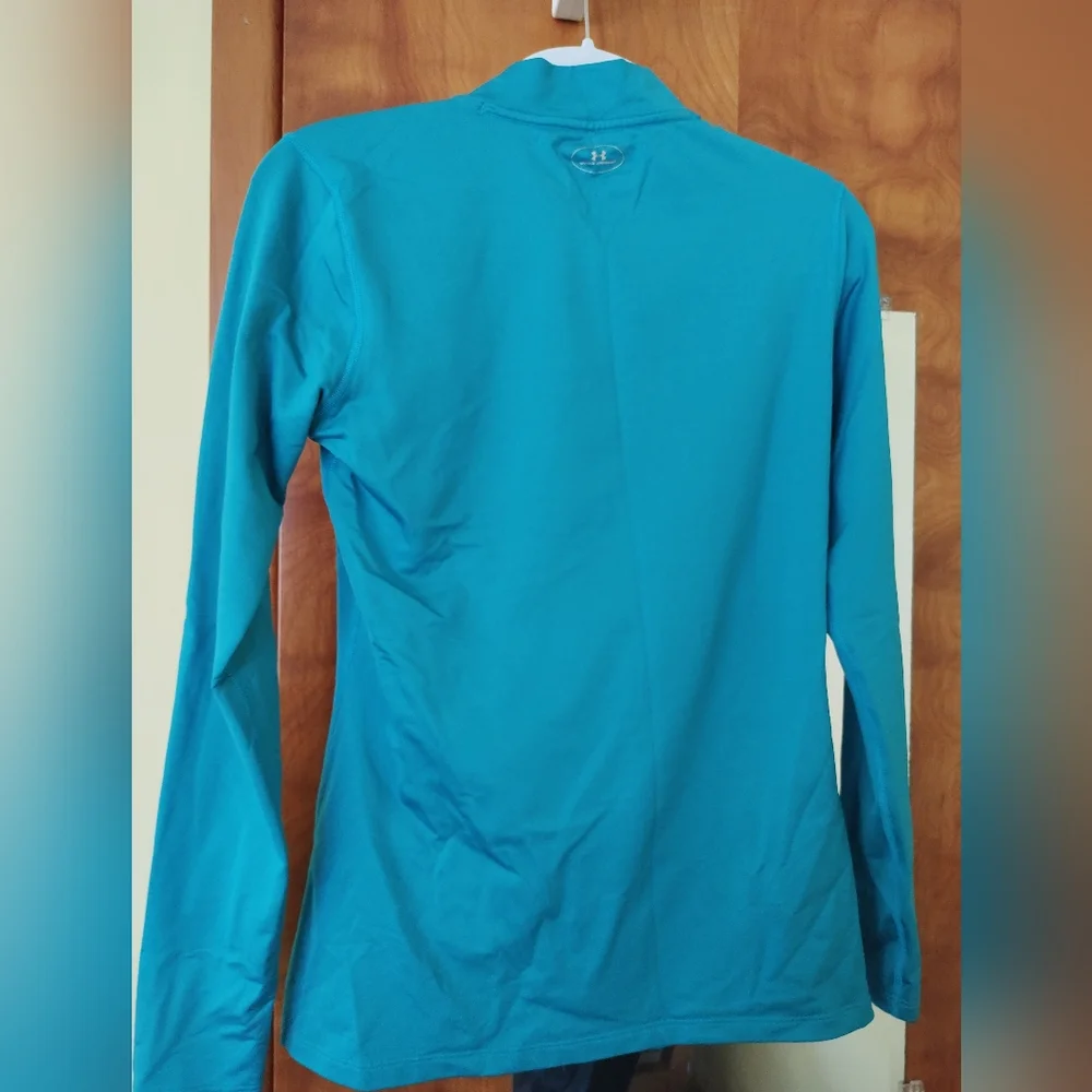 Pair of Under Armour running shirts - Picture 2 of 8